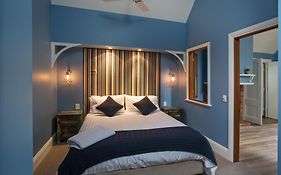 Oak Tree Lodge
